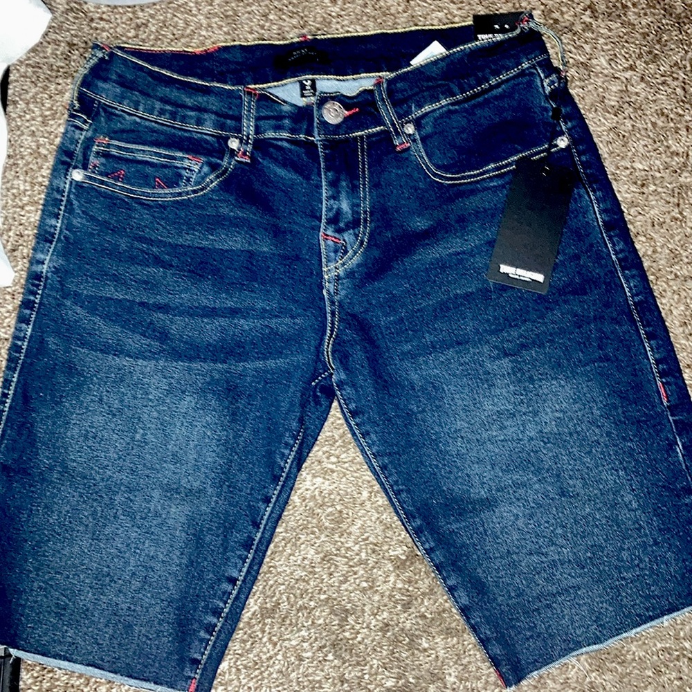 True religion shorts brand new, Color: red outlines, Size 30 relax straight